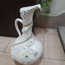 تعدادی وسایل دکوری.