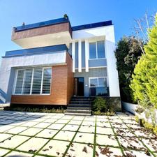 فروش ویلای «استخر داخلی» در شهرکی برند لتینگان