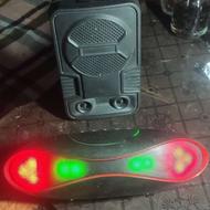 دوتا اسپیکر سالم و روشن باطری خالی میکنن