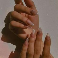 خدمات تخصصی ناخن در محیطی کاملاً بهداشتی و شیک