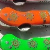 همکار خانوم در کارگاه صنایع فلزی و هنری