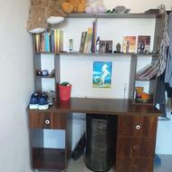 میز وکتابخانه