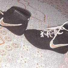 یک کفش کشتی دارم