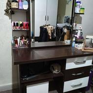 میز ارایش ایینه دار