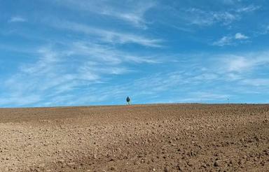 زمین خام پشت شهرک آهک