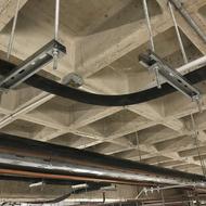 کارگر ماهر برای کار در ساختمان در حال احداث