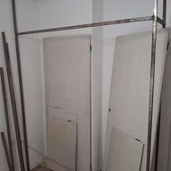 کمد دیواری با چارچوب فلزی