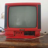 تلوزیون قدیمی وساعت