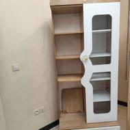 کمد رنگ کرم رنگ دکوری اسباب بازی و کتاب