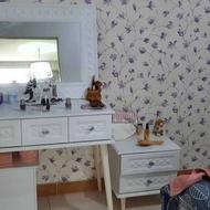 میز آرایشی و پا تختی و آیننه