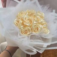 دسته گل روبانی و شمع تزئینی