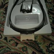 یک عدد. هندزفری