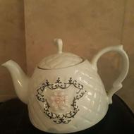 قوری با گل برجسته سیاه با جعبه