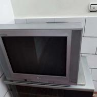 یه عدد تلویزون ال جی LGبه همراه میز