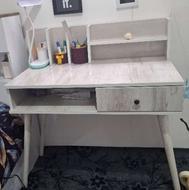 میز تحریر / میز مطالعه