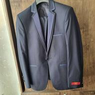 دو دست کت و شلوار .و یک کت تک