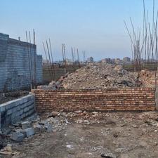 یک قطمه زمین نیمه ساخت شناز قاعم کورس چینی شده