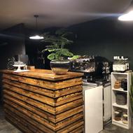 پیک موتوری در رستوران با جای خواب