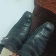 کفش چرمی قدیمی استوک