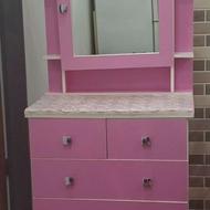 دراور با آینه صورتی