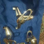 تعدادی شیر اشپزخانه حمام توالت و روشویی اخوان قدیمی