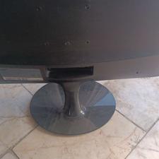 کامپیوتر و مونیتور روشن سالم