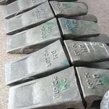 ناخن و کلنگ انواع بیل مکانیکی PC400