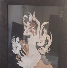 1عدد تابلو چوبی 50×40 و 1 مجسمه کوچک ویترینی