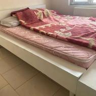 تخت خواب وآینه قدی با کنسول