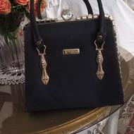 کیف مجلسی زنانه شیک و تمیز – مشکی با یراق طلایی