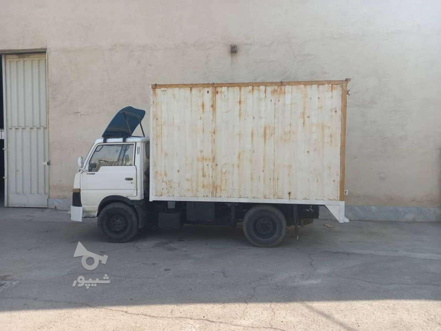 جویای کار با ماشین کامیونت - undefined