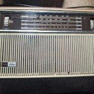 دو دستگاه رادیو توشیبا قدیمی