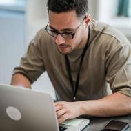 پذیرش نیروی فعال دایرکتور خانم برای فروشگاه فروش تابلو فرش