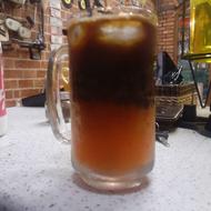 همکار خانم در کافه