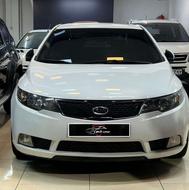 کیا سراتو 1396 سفید