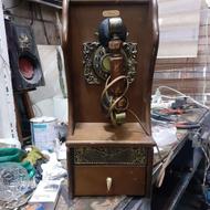 تلفن خاص وقدیمی چوبی