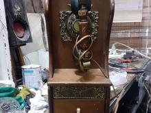 تلفن خاص وقدیمی چوبی در شیپور