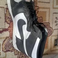 دو عدد کتانی سایز 37 در حد نو