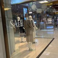 فروشندگی در فروشگاه لباس