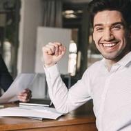 جذب نیروی فعال برای پاسخگوی کامنت خانم فروشگاه شکلات تلخ