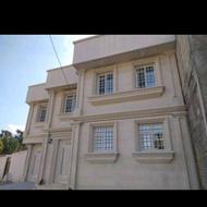 کارگر برای کار کاشی و سنگ