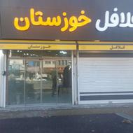 به دونفر نیروی کار ترجیح در ساندویچی کار کرده باشن