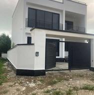 ویلا روف با استخر دونبش رو به کوه سند پایان حدود چلندر