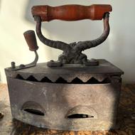 اتو زغالی قدیمی