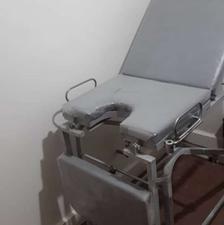 ترازوی نوزاد و تخت ژنیکولوژی