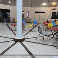 کارگر و آشپز برای کار در بوفه دانشگاه