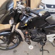 پالس 220 باجاج