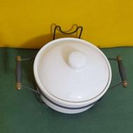 سوپخوری با دسته و پایه فلزی