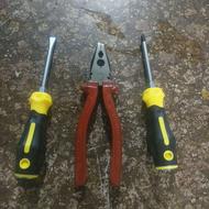 معاوضه ابزار با کفش کار آکبند