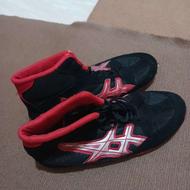 کفش کشتی تازه تمیز تمیز